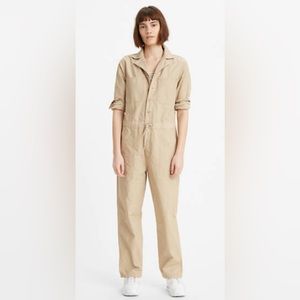LEVI’S® WOMEN'S UTILITY JUMPSUIT size Large.